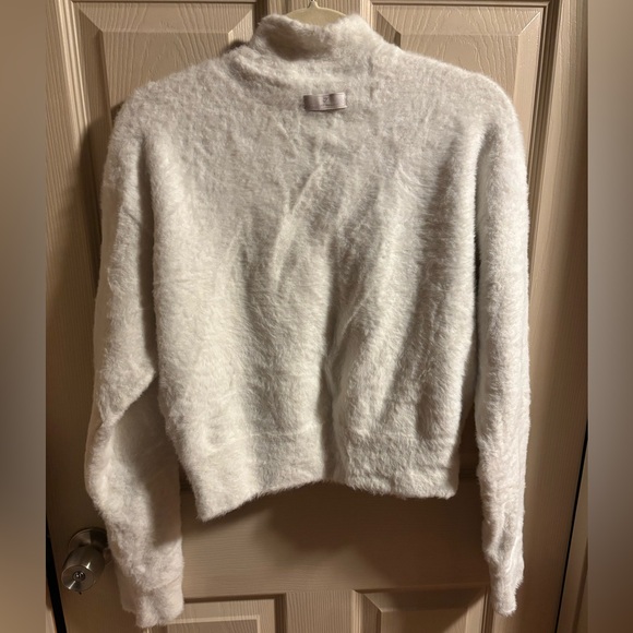 Whitney Simmons x Gymshark Cozy Cardigan in White with silver zipper- size small - Picture 2 of 5